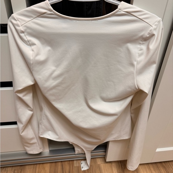 Sandrine Sculpt Long Sleeve V-Neck Bodysuit Dynamite - Picture 2 of 4